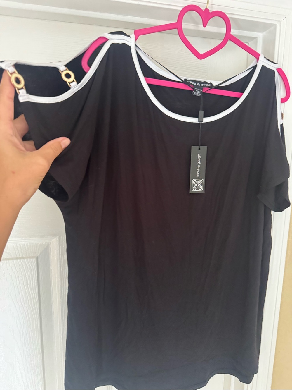 Cable & Gauge Black Cold Shoulder Top White Trim Gold Hardware XL NWT - Picture 2 of 5